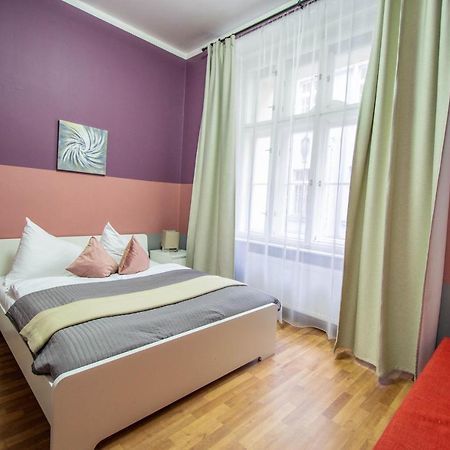 Ruzova Apartment By Ruterra Praga Exterior foto
